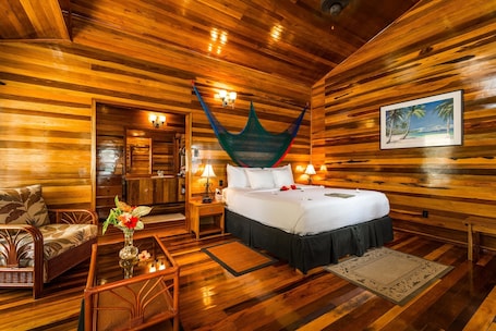 Minibar, in-room safe, free WiFi, bed sheets
