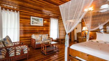 Minibar, in-room safe, free WiFi, bed sheets