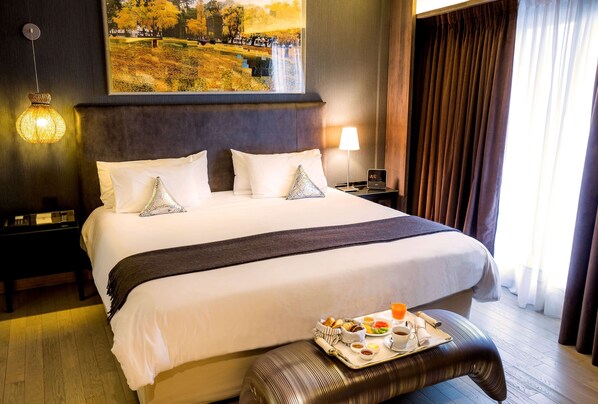 Edredons de pluma, camas com colchões pillow-top, frigobar