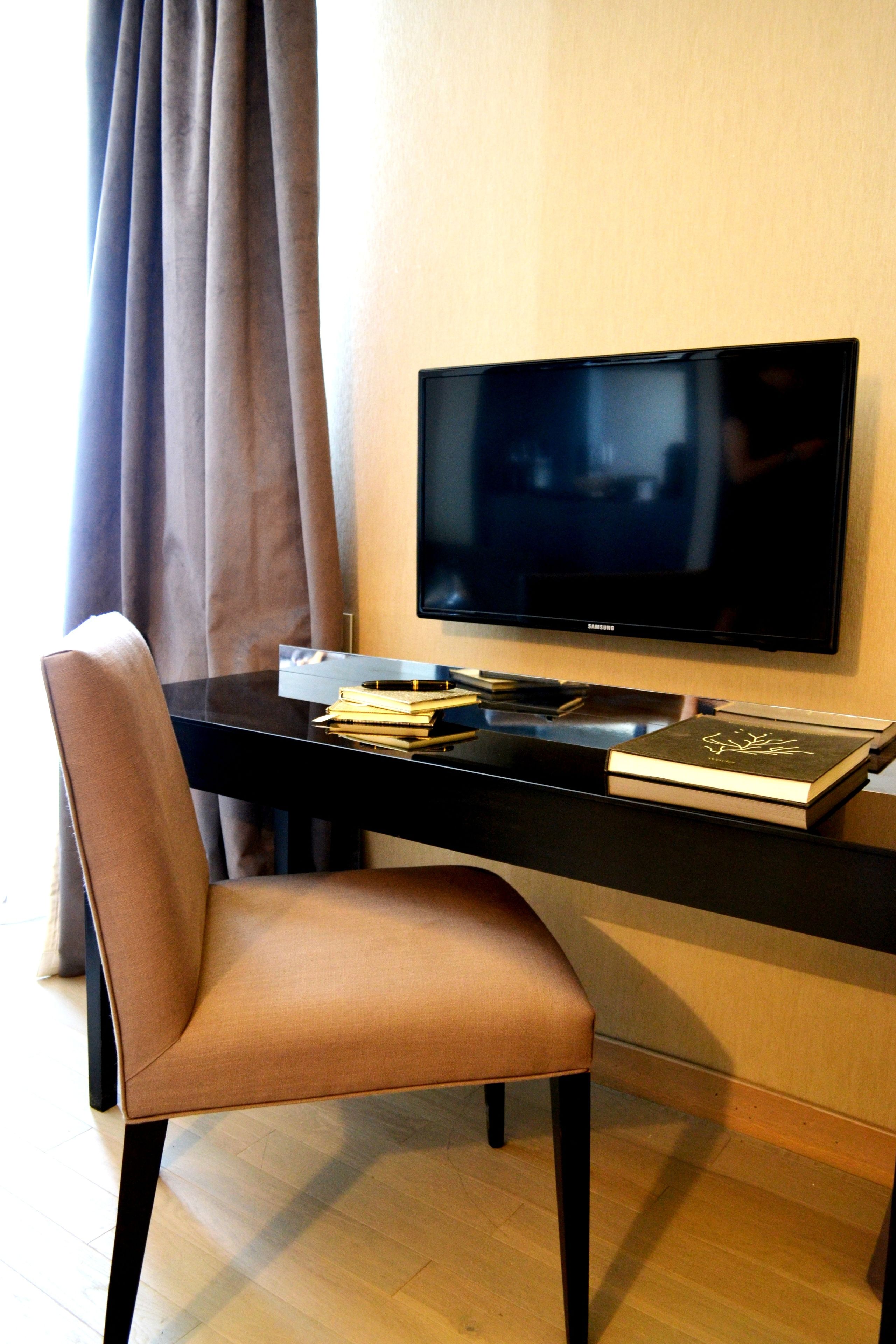 1 bedroom, down duvets, pillow-top beds, minibar