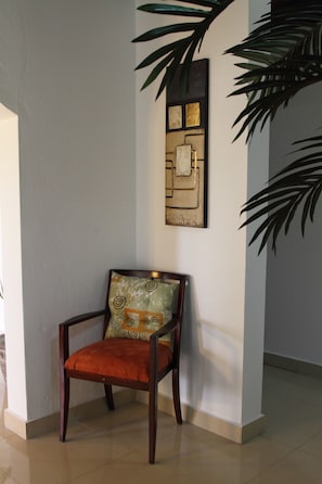 Lobby sitting area - La Maison Hotel (Port-au-Prince)