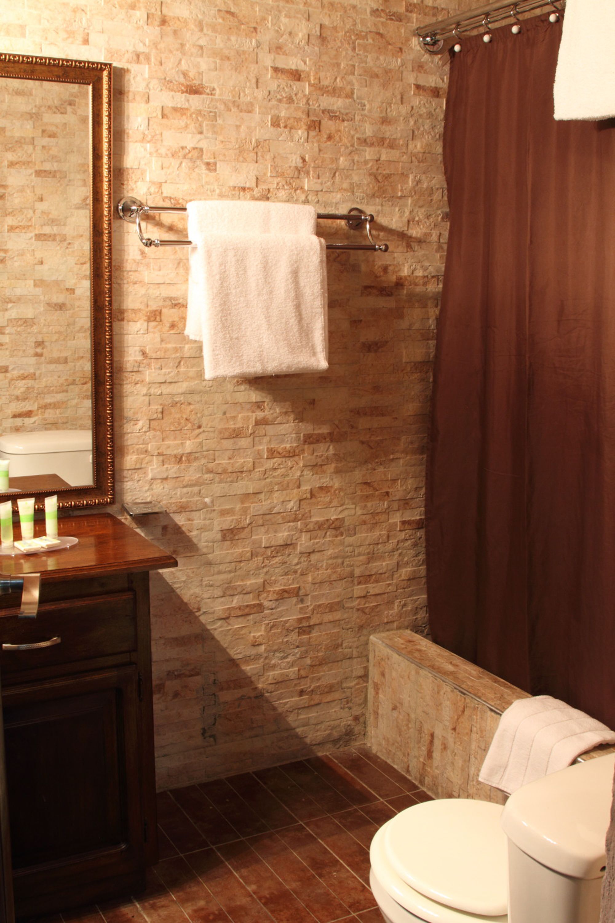 deluxe room | bathroom | towels