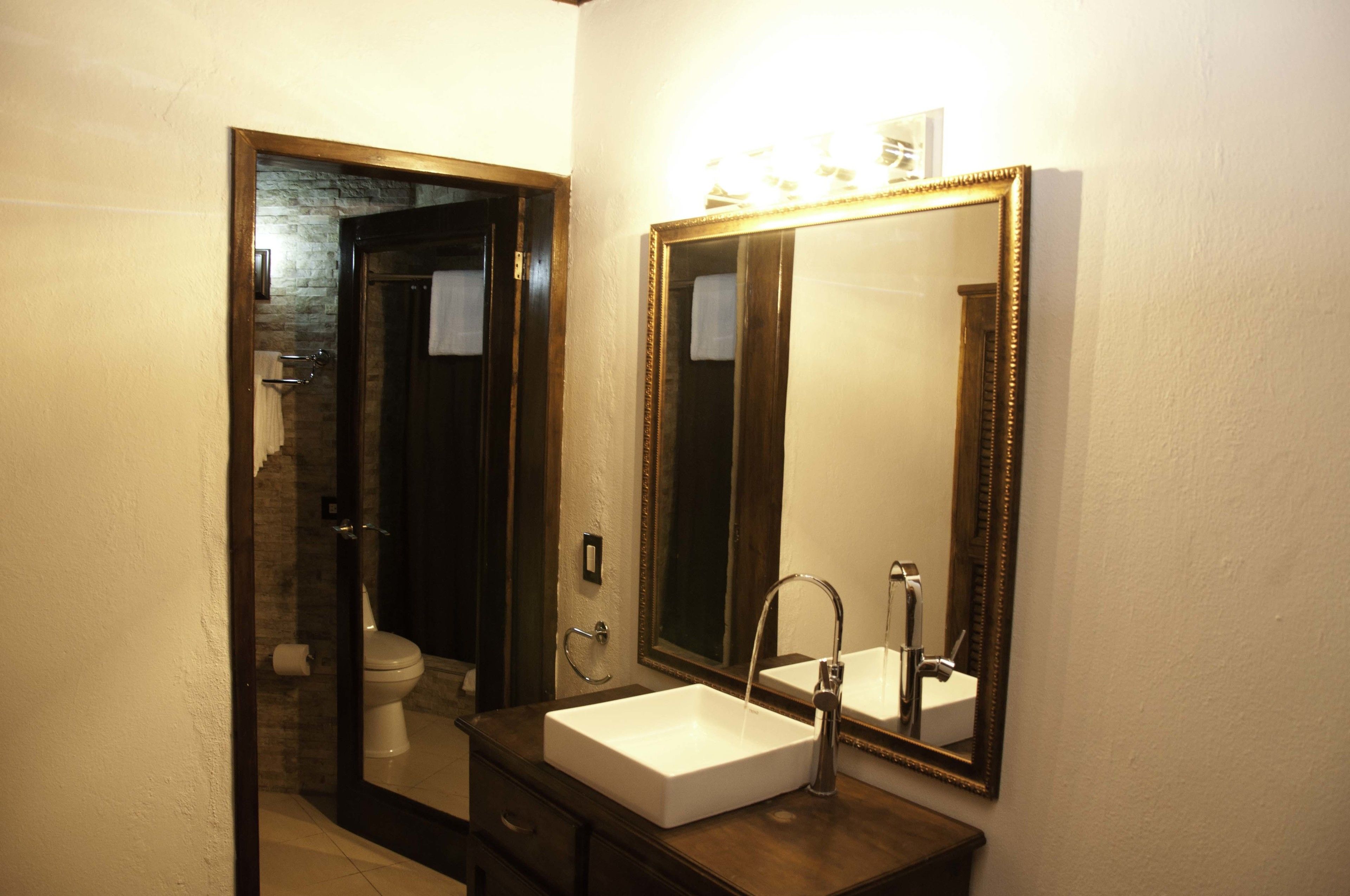 standard room | bathroom | towels