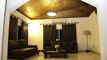 Coin salon dans le hall