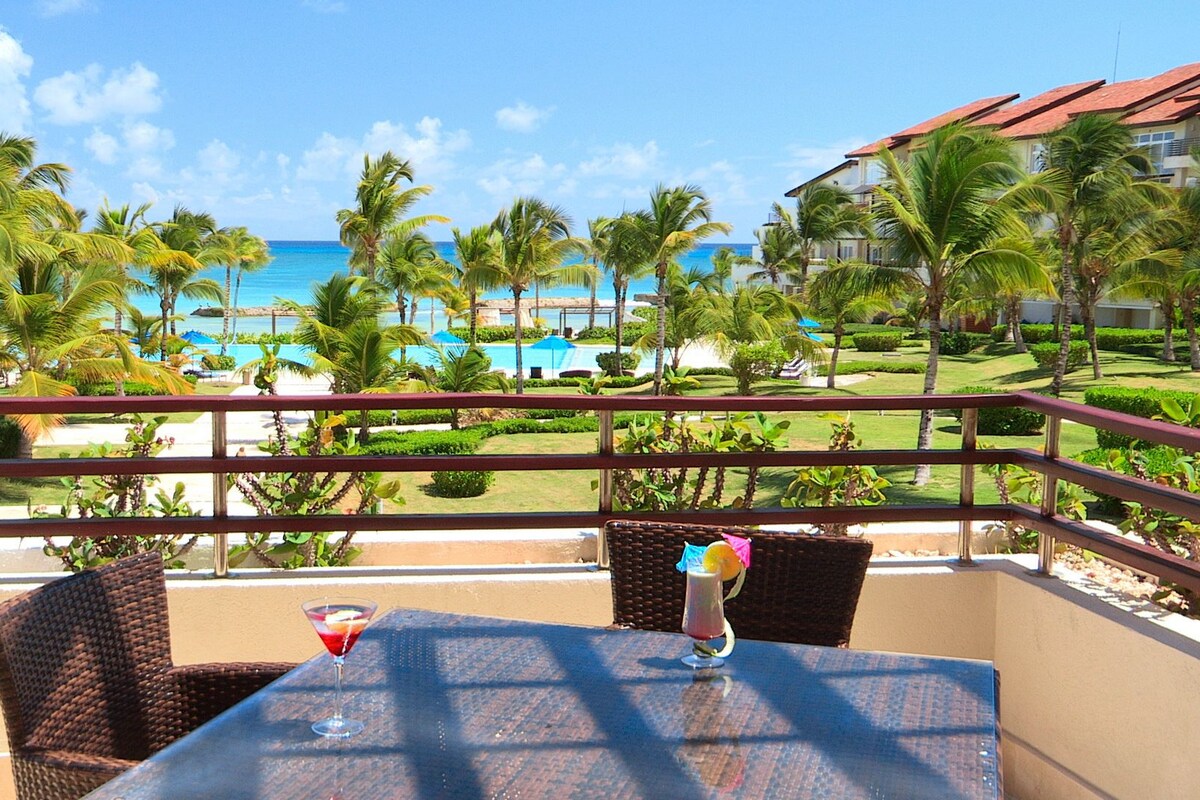 Deluxe Double Room, Beach View | Balcony