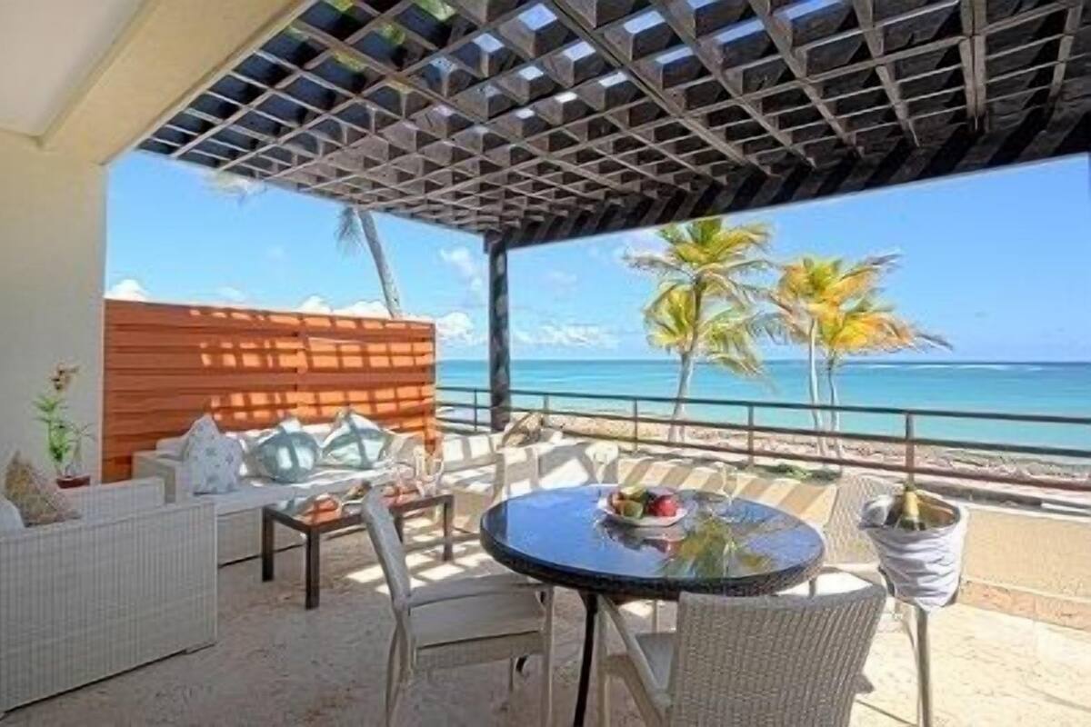 Honeymoon Suite - Ocean View Guarantee | Terrace/patio