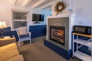 McBee Cottage - Standard Queen (Pet and child friendly) | Living area | 32-inch flat-screen TV with cable channels, TV, DVD player - Cannon Beach Hotel Collection (Cannon Beach)