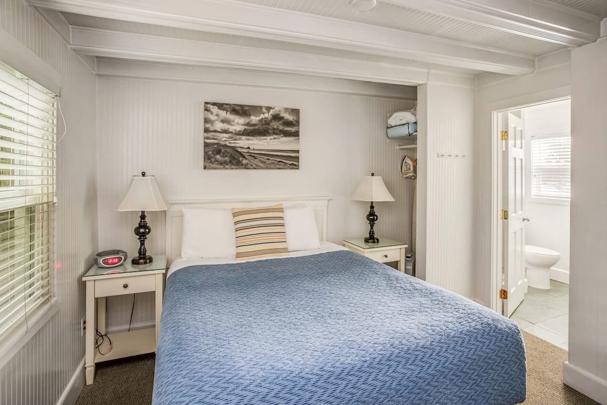 Premium bedding, pillowtop beds, free WiFi, bed sheets