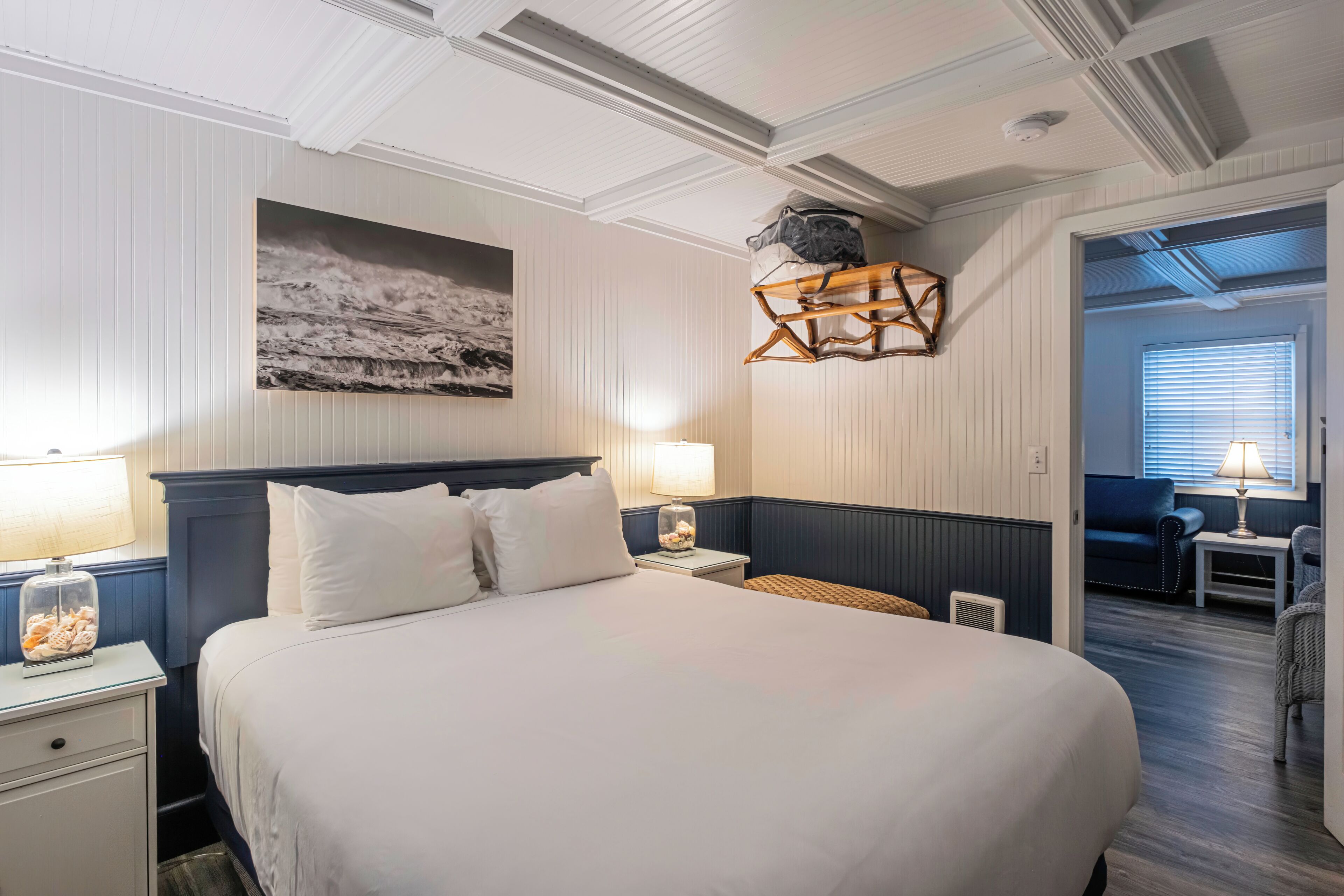 McBee Cottage - Grand Queen (Pet and child friendly) | Premium bedding, pillowtop beds, free WiFi, bed sheets