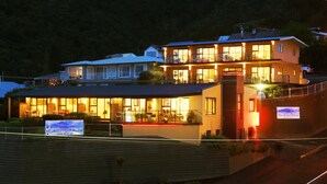 A two-story hotel with a balcony and a sign indicating it is the Harbour View Motel. - Harbour View Motel (Picton)