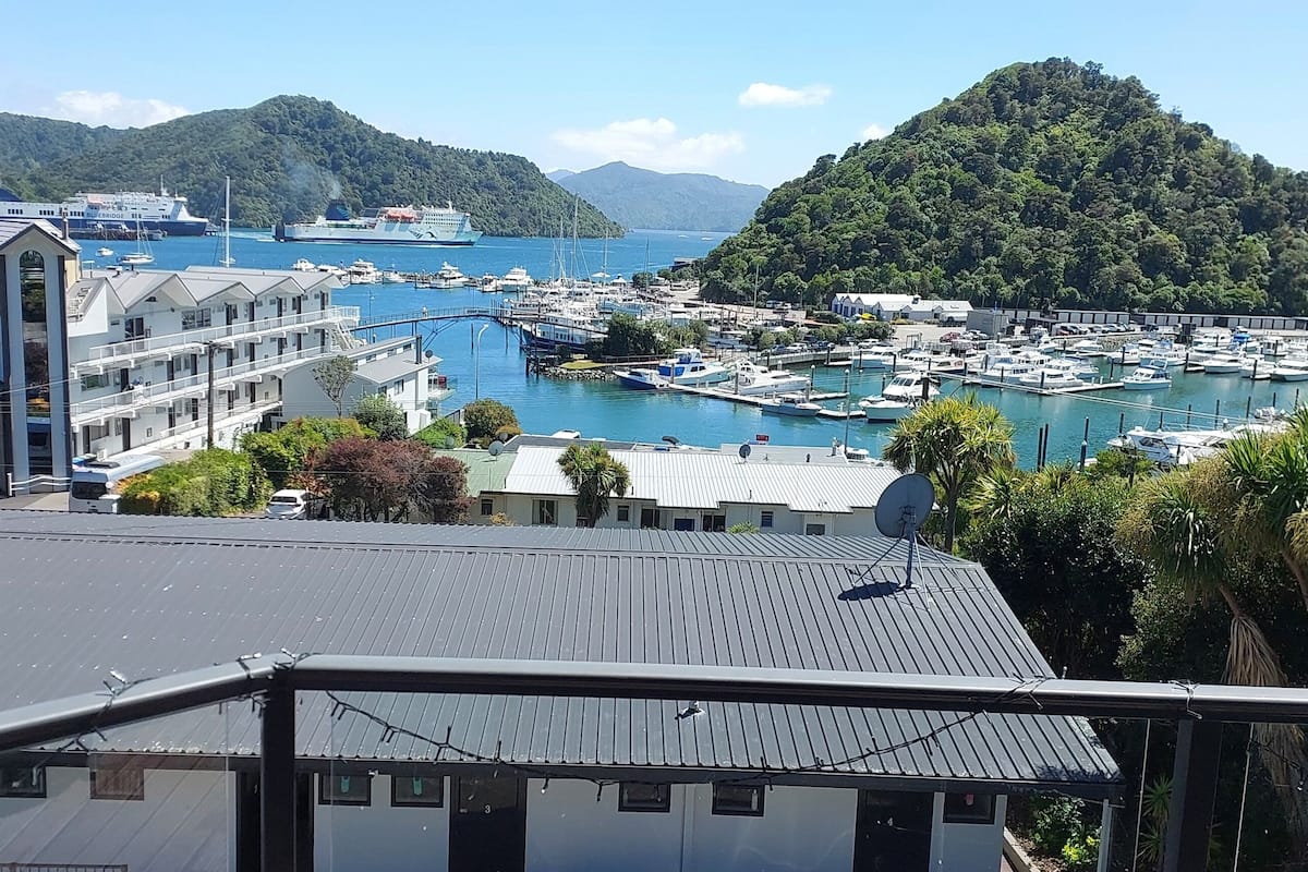 Sea View Deluxe Studio | In-room safe, desk, blackout drapes, soundproofing