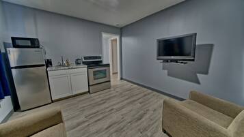 Apartment, 1 Bedroom, Kitchenette | Private kitchen | Fridge, microwave, coffee/tea maker