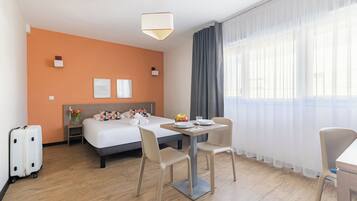 Superior-studiolejlighed - 1 dobbeltseng | Skrivebord, lydisolering, strygejern/strygebræt, gratis Wi-Fi