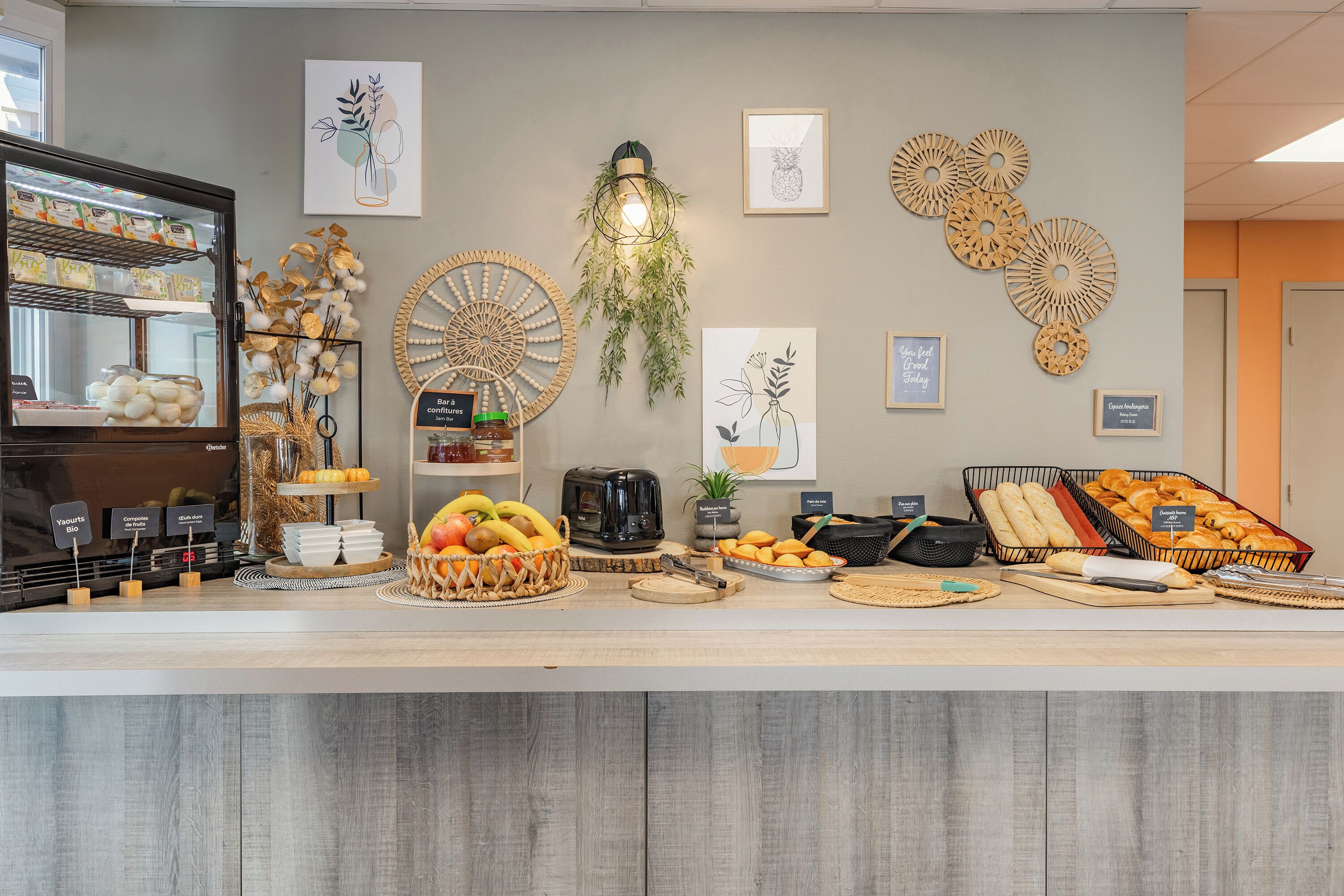 每日供应自助式早餐（每人 EUR 9.50）