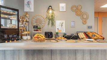 Daily buffet breakfast (EUR 9.50 per person)