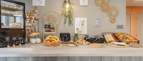 Petit déjeuner buffet (9.50 EUR par personne)