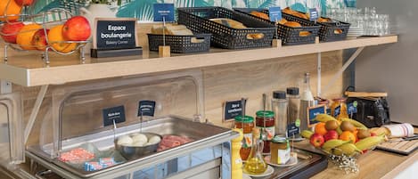 Frokostbuffé hver dag (EUR 9.50 per person)