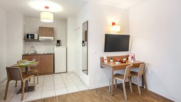 Superior Apartment, 1 Double Bed with Sofa bed | Private kitchenette | Fridge, microwave, stovetop, dishwasher