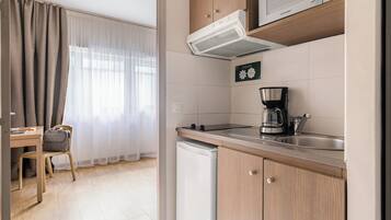 Studio (Twin) | Private kitchen