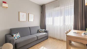 Desk, soundproofing, iron/ironing board, free WiFi