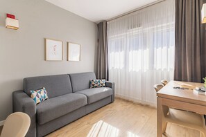 Apartamento | Escritorio, sistema de insonorización, tabla de planchar con plancha