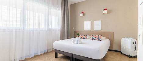 Studio (Double) | Desk, soundproofing, iron/ironing board, free WiFi