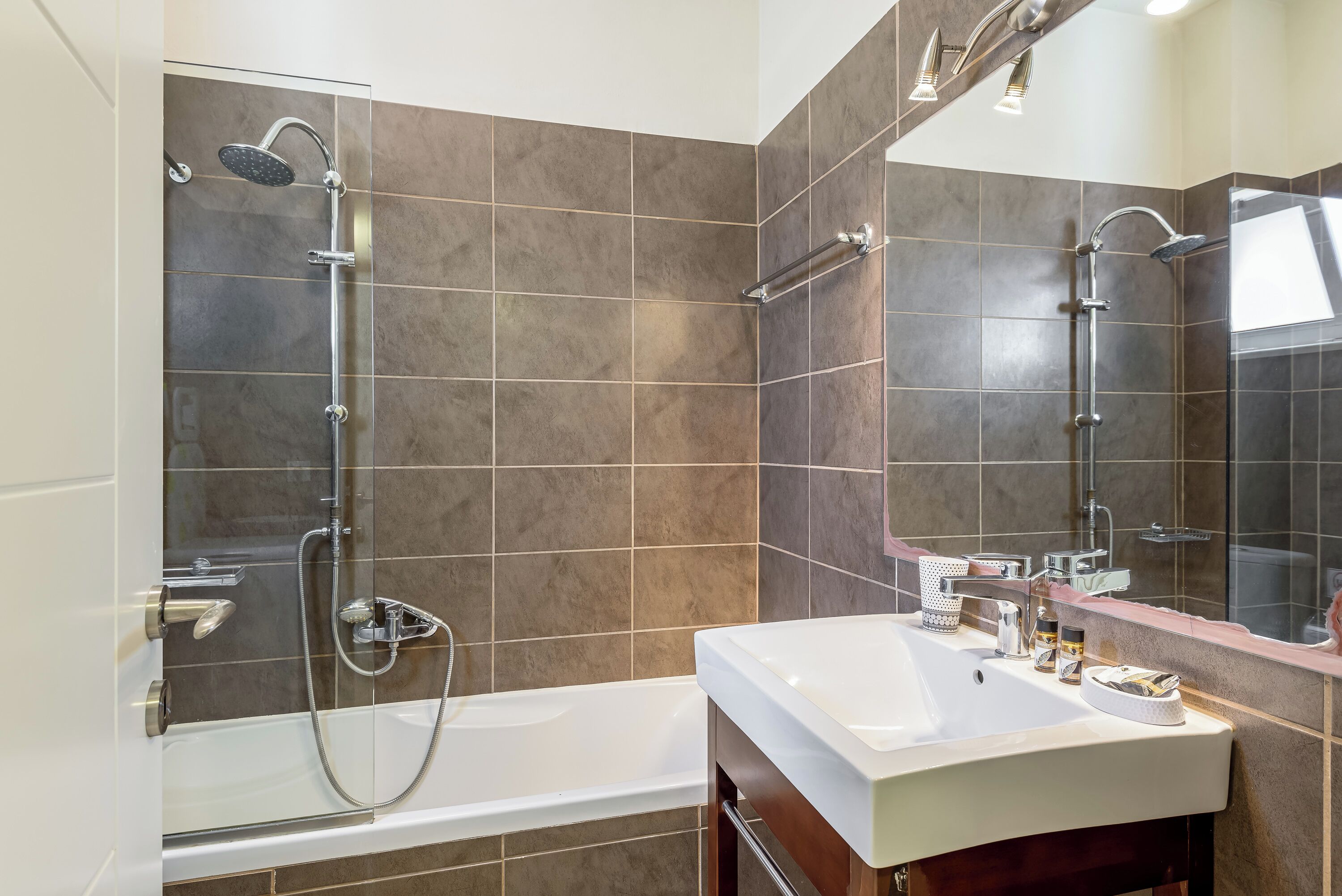 villa, 2 bedrooms | bathroom | shower, free toiletries, hair dryer, towels