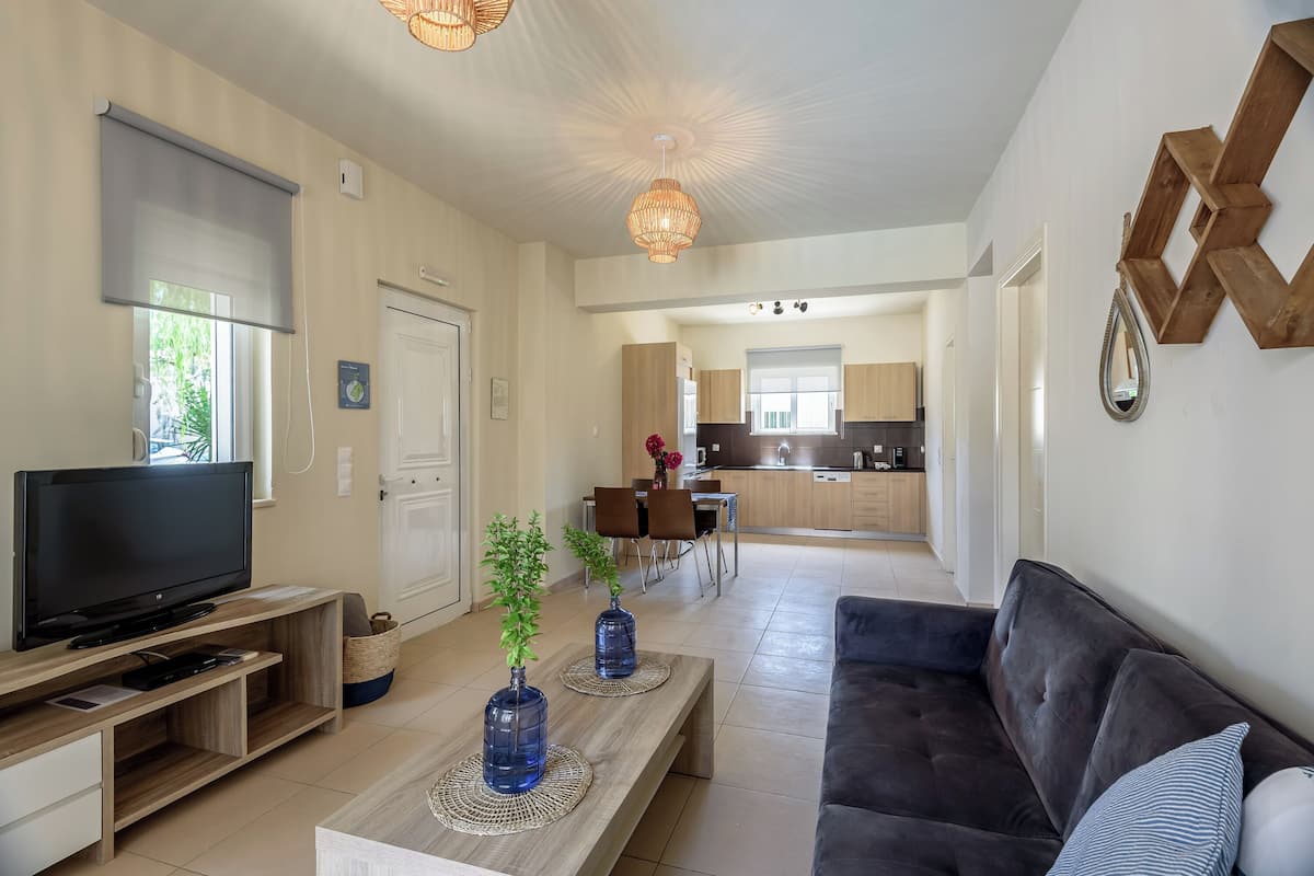 villa, 2 bedrooms | living area | 22-inch flat-screen tv with satellite channels, tv