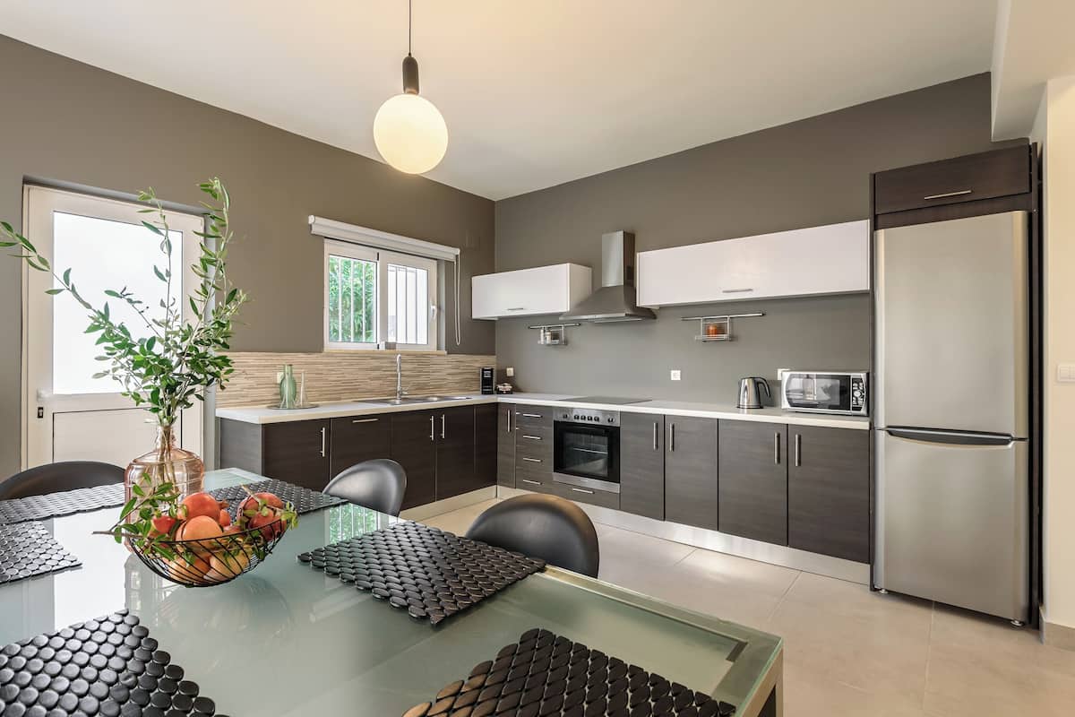 villa, 3 bedrooms | private kitchen | full-sized fridge, microwave, oven, stovetop