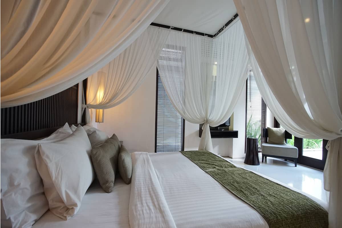 1 bedroom, premium bedding, free minibar, in-room safe