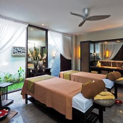 Couples treatment room(s), sauna, hot tub, steam room, body treatments