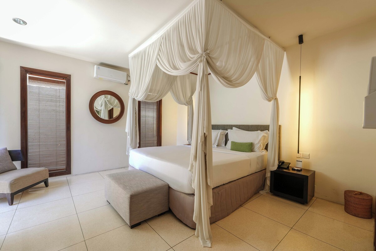 Ropa de cama de alta calidad y minibar con artículos gratuitos 