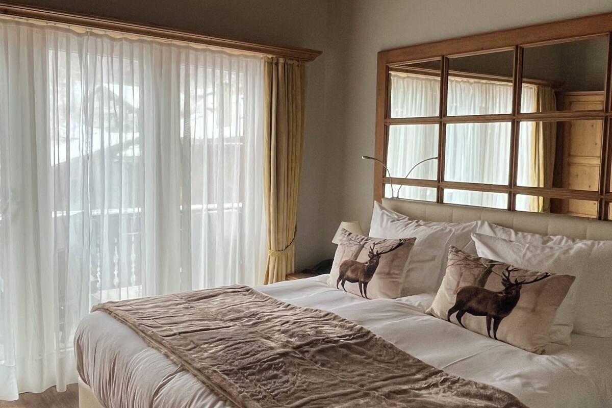 Suite | Living area | Flat-screen TV
