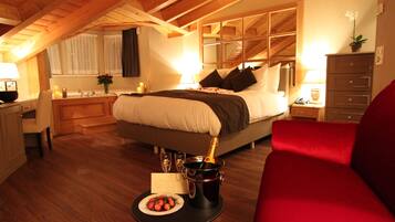 Junior Suite | Hypo-allergenic bedding, minibar, in-room safe, free cribs/infant beds