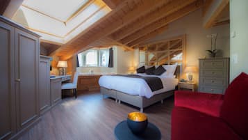 Junior Suite | Hypo-allergenic bedding, minibar, in-room safe, free WiFi