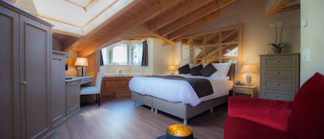 Junior-Suite | Allergikerbettwaren, Minibar, Zimmersafe, kostenloses WLAN