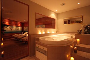 Bañera de hidromasaje interior