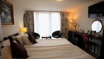 Minibar, individuelt dekorert, individuelt innredet og skrivebord