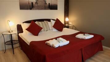 Standard Double or Twin Room, Balcony | Minibar, individually decorated, individually furnished, desk