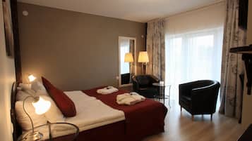 1 habitaciĂłn, minibar, decoraciĂłn personalizada y muebles diferentes