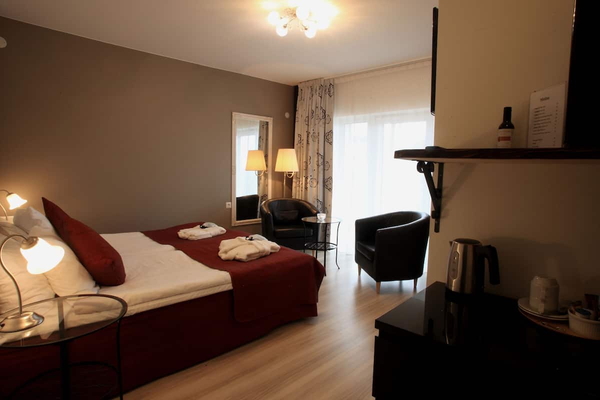 standard double or twin room, balcony | 1 bedroom, minibar, individually decorated, individually furnished