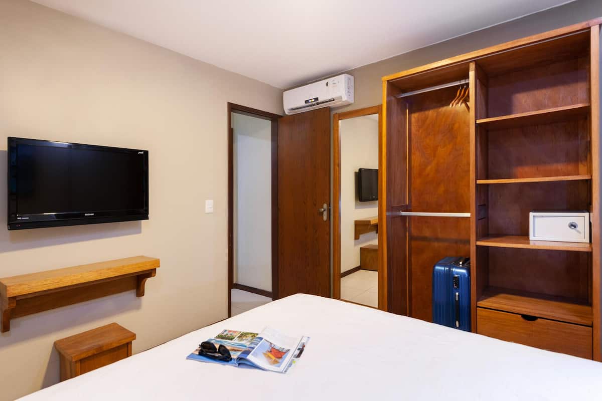 Een minibar, een kluis op de kamer, gratis wifi, beddengoed