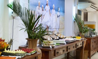 Café da manhã com buffet grátis todos os dias