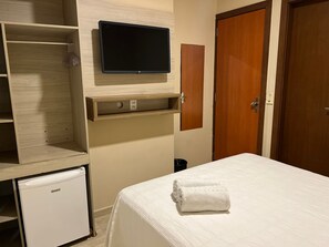 Minibar, caja de seguridad en la habitación, wifi gratis y ropa de cama 