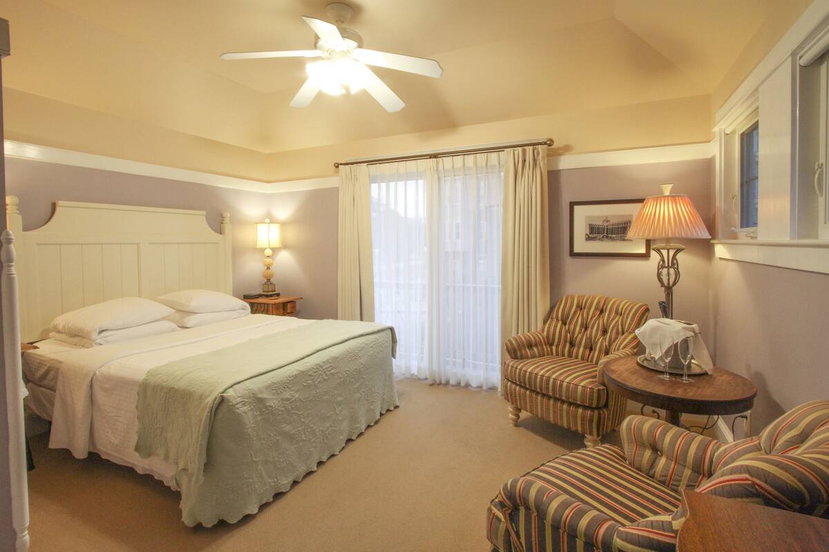 Room (Princess Ann) | Premium bedding, desk, laptop workspace, blackout drapes