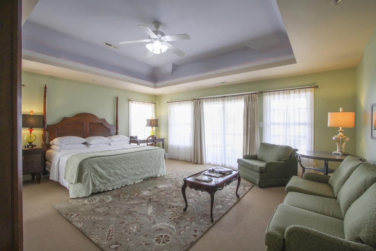 Premium bedding, individually decorated, individually furnished, desk