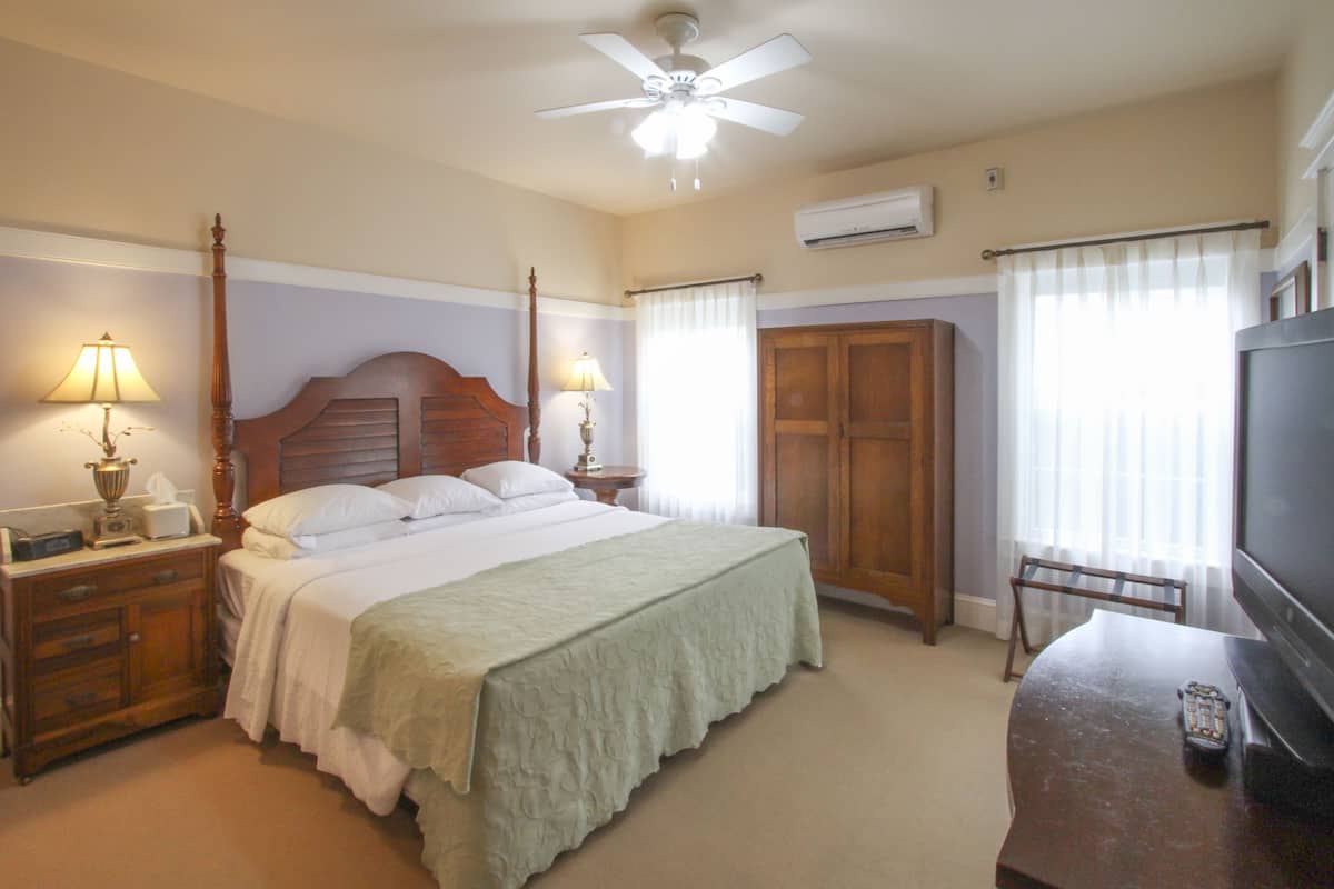 Premium bedding, individually decorated, individually furnished, desk