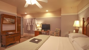 Room (Pinewood ) - Beach Spa Bed and Breakfast (Virginia Beach)