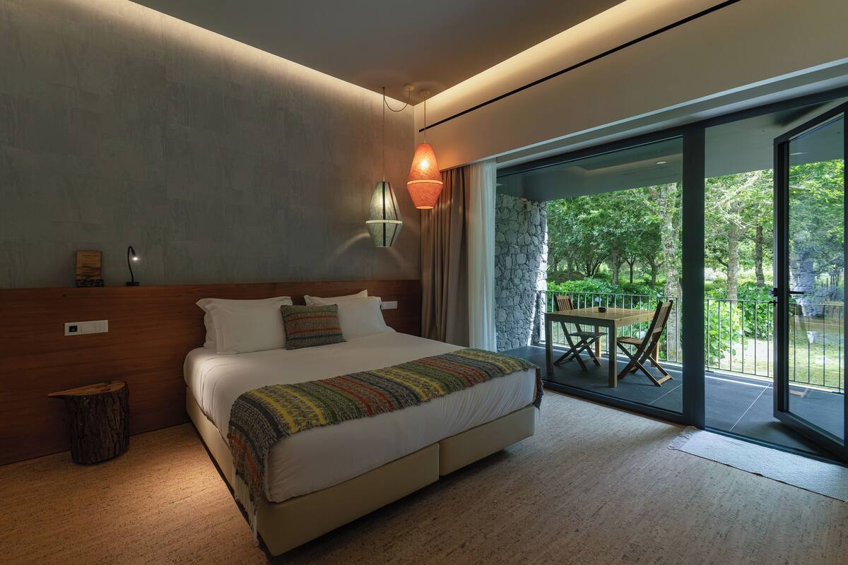 Deluxe Double or Twin Room | Premium bedding, laptop workspace, blackout curtains, soundproofing