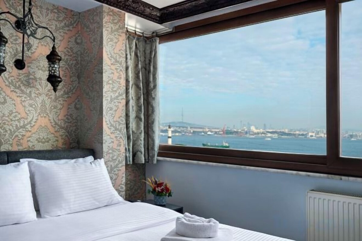 Minibar, in-room safe, soundproofing, iron/ironing board